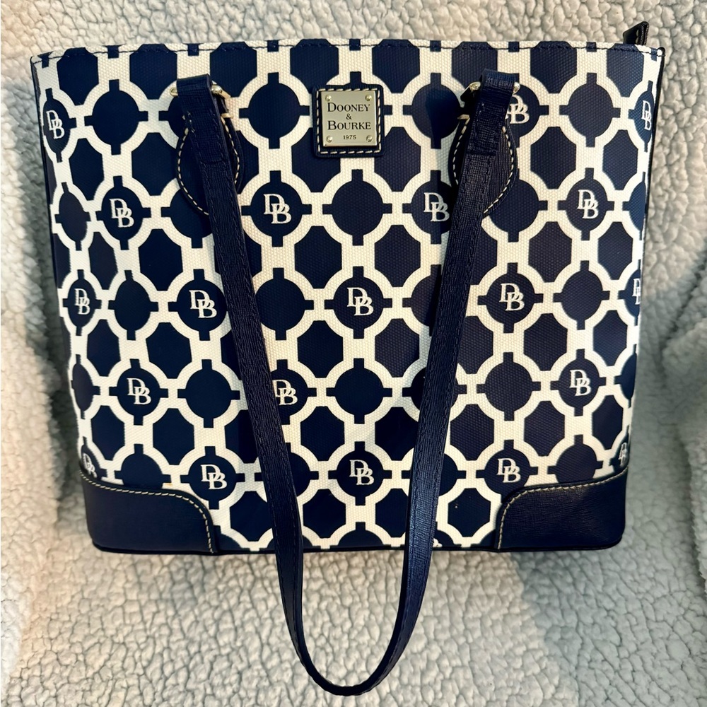 Dooney & Bourke Tote/ Purse. Navy and White.